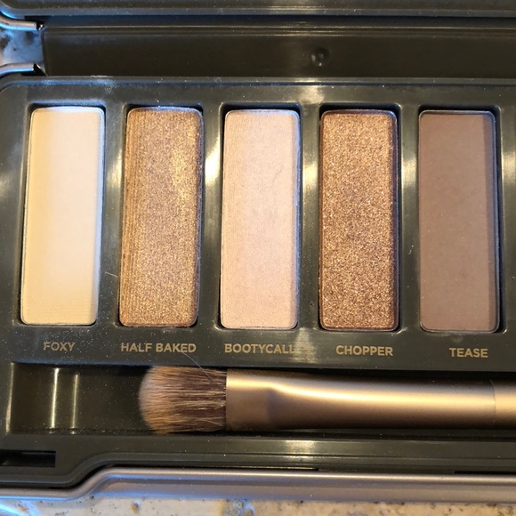 Urban Decay Naked 2 Pallet... open but in-used.. - Picture 3 of 5